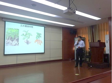 体系育种技术与方法岗位科学家到海南大学指导薯类作物遗传改良工作